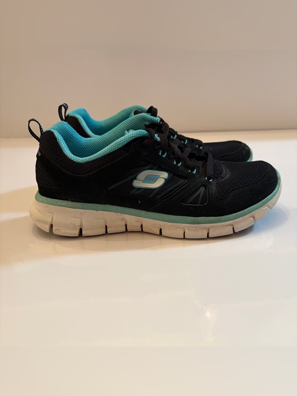 Skechers Women's Black and Teal Athletic Sneakers